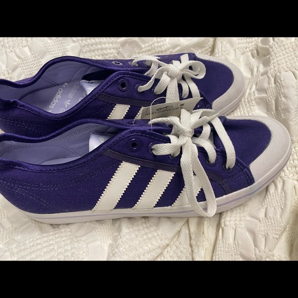 Brand new Adidas Honey Stripe Low-top sneakers 8.5 - Picture 1 of 7